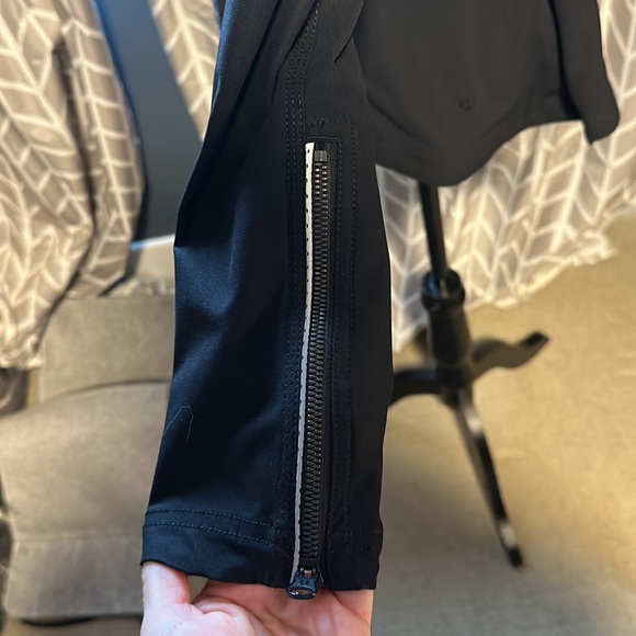 Lululemon asymmetrical cycling jack, size 6 - Picture 6 of 7